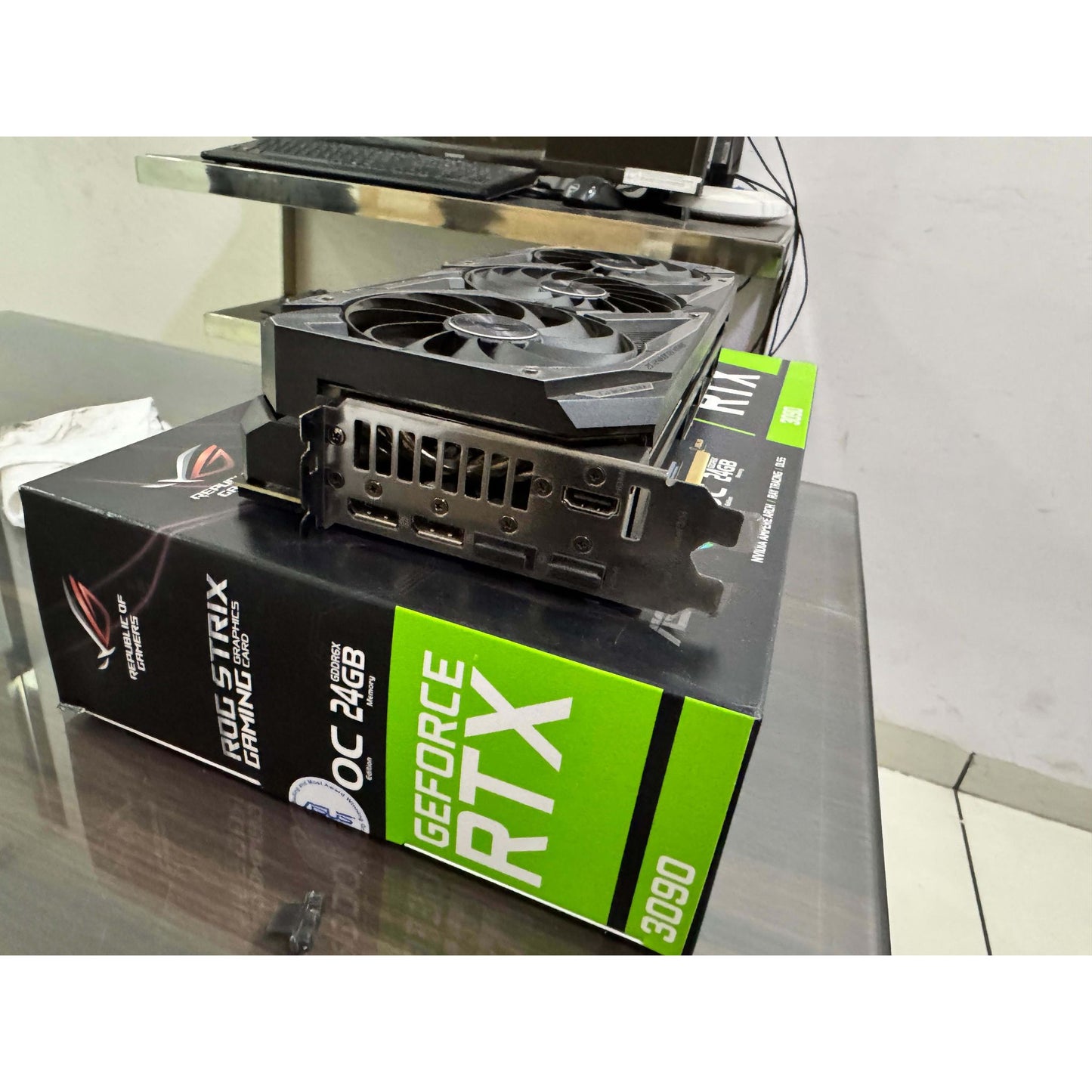 ASUS ROG Strix RTX 3090 OC Edition 24GB buffed-up design Used GPU