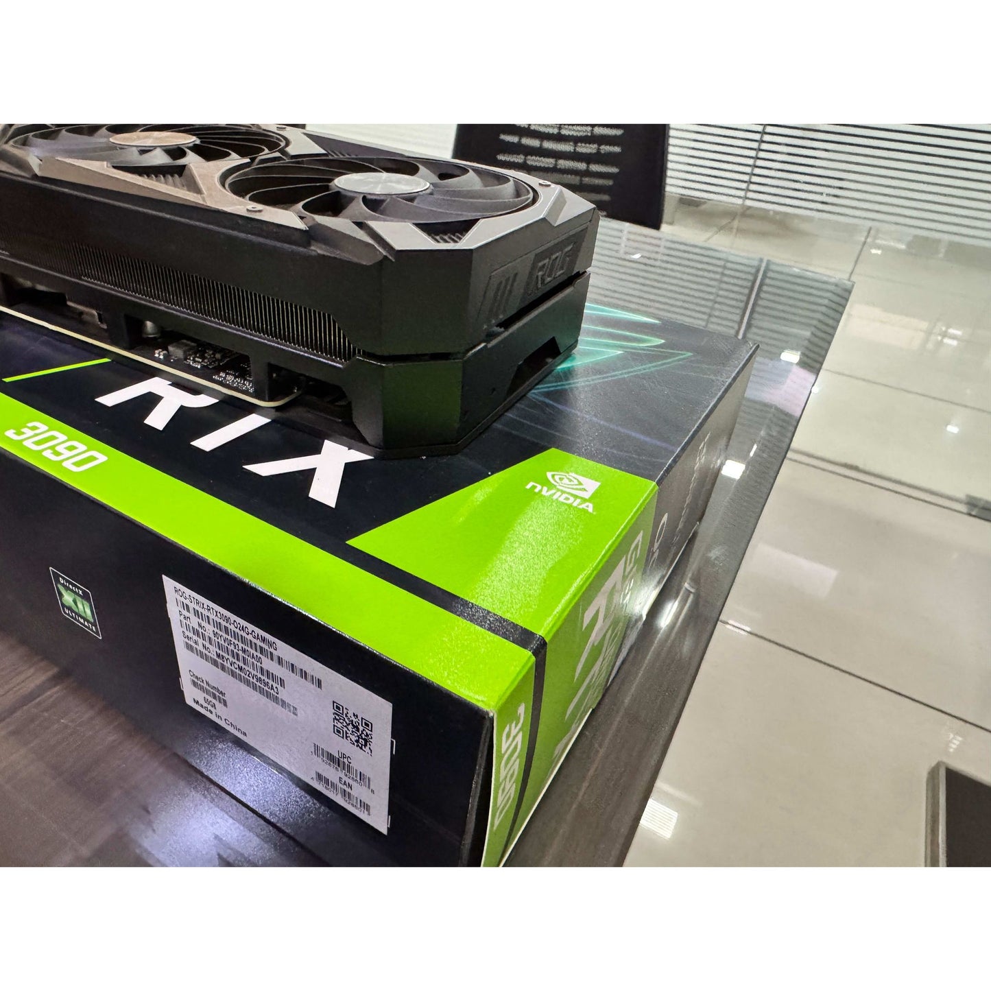 ASUS ROG Strix RTX 3090 OC Edition 24GB buffed-up design Used GPU