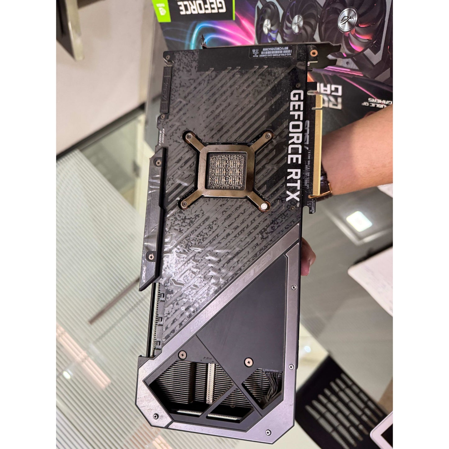 ASUS ROG Strix RTX 3090 OC Edition 24GB buffed-up design Used GPU