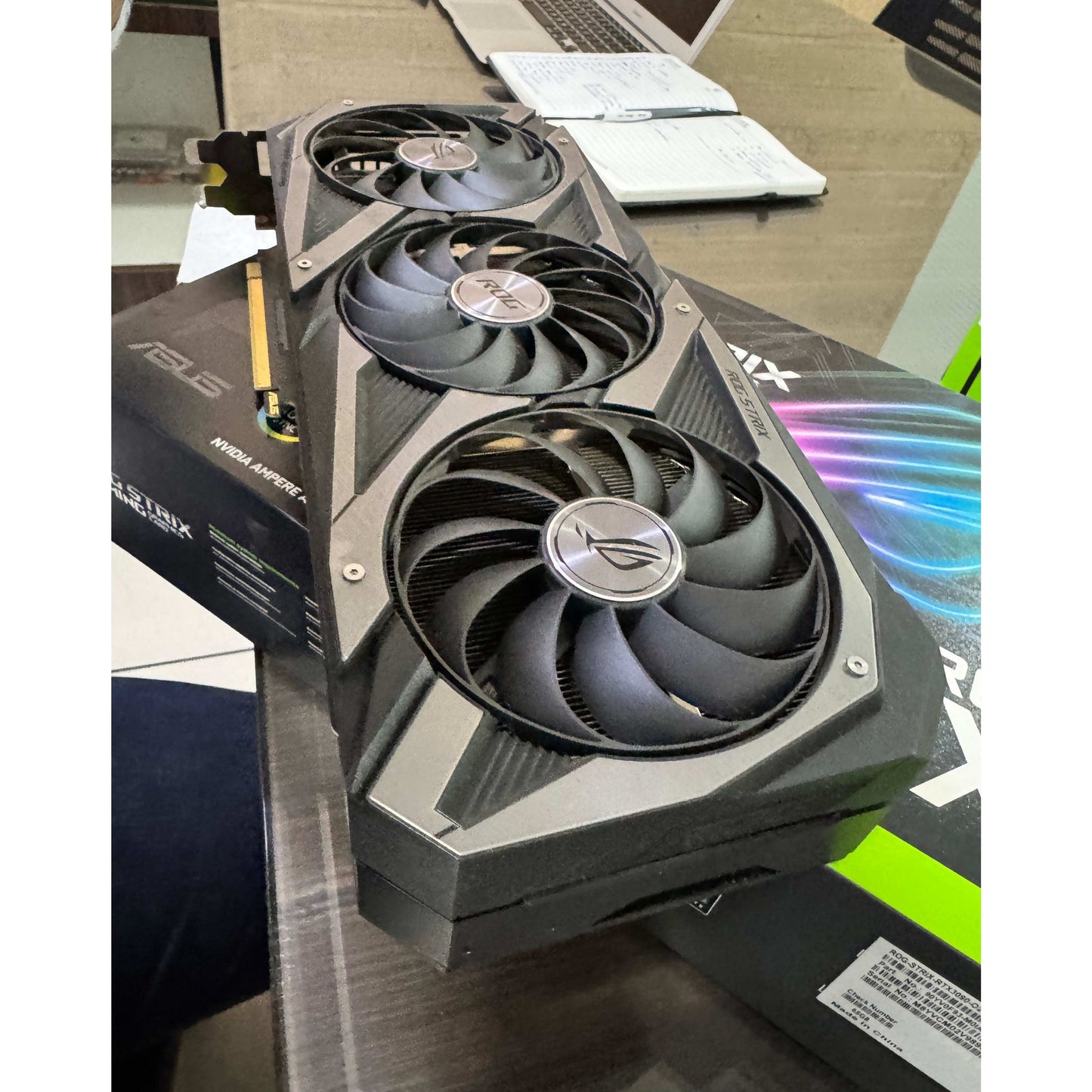 ASUS ROG Strix RTX 3090 OC Edition 24GB buffed-up design Used GPU