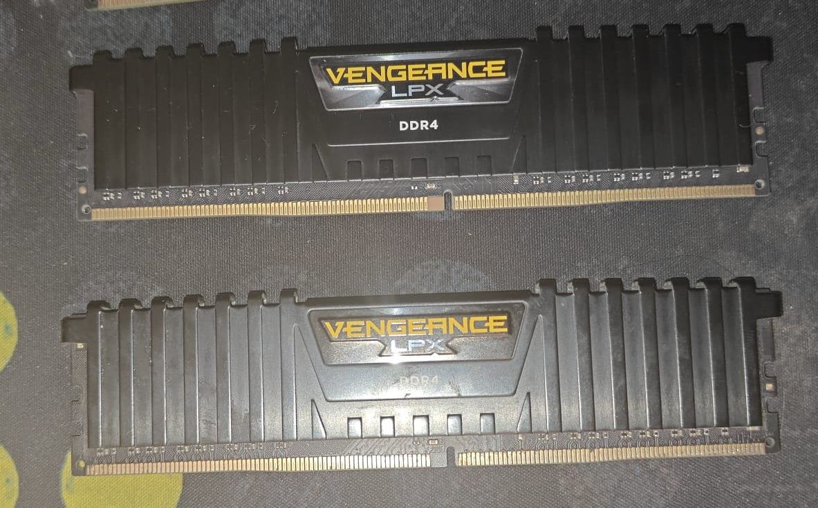 Corsair Vengeance LPX 16GB (8x2) DDR4 3000MHZ C16 Used RAM