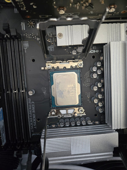Intel Core Ultra 5 225F 10 cores (6 P-cores + 4 E-cores) up to 4.9 GHz Used CPU