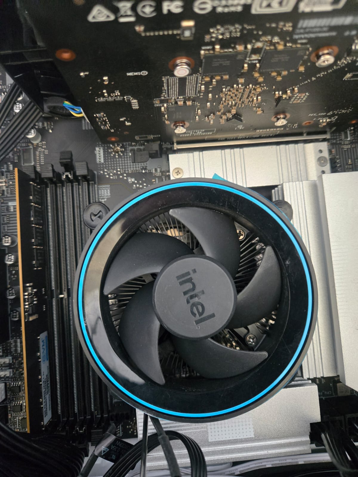 Intel Core Ultra 5 225F 10 cores (6 P-cores + 4 E-cores) up to 4.9 GHz Used CPU