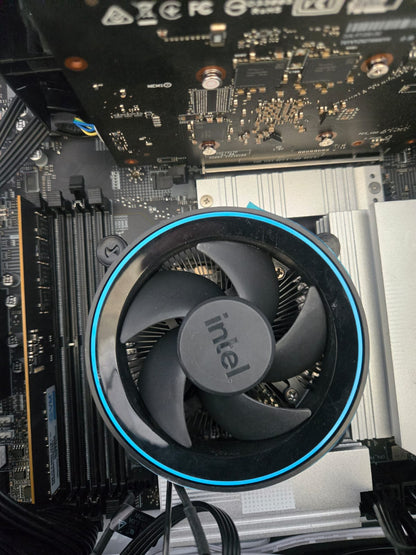 Intel Core Ultra 5 225F 10 cores (6 P-cores + 4 E-cores) up to 4.9 GHz Used CPU