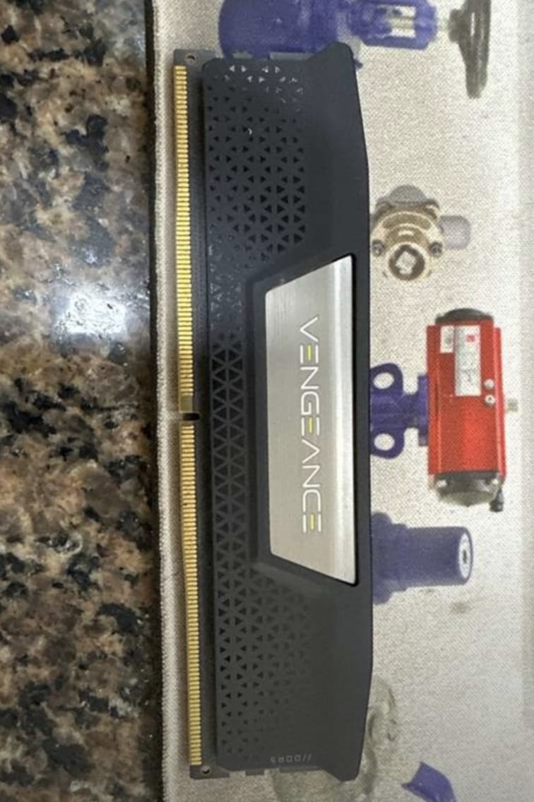 CORSAIR Vengeance 16GB (1x16GB) DDR5 DRAM 5200MHz Used RAM