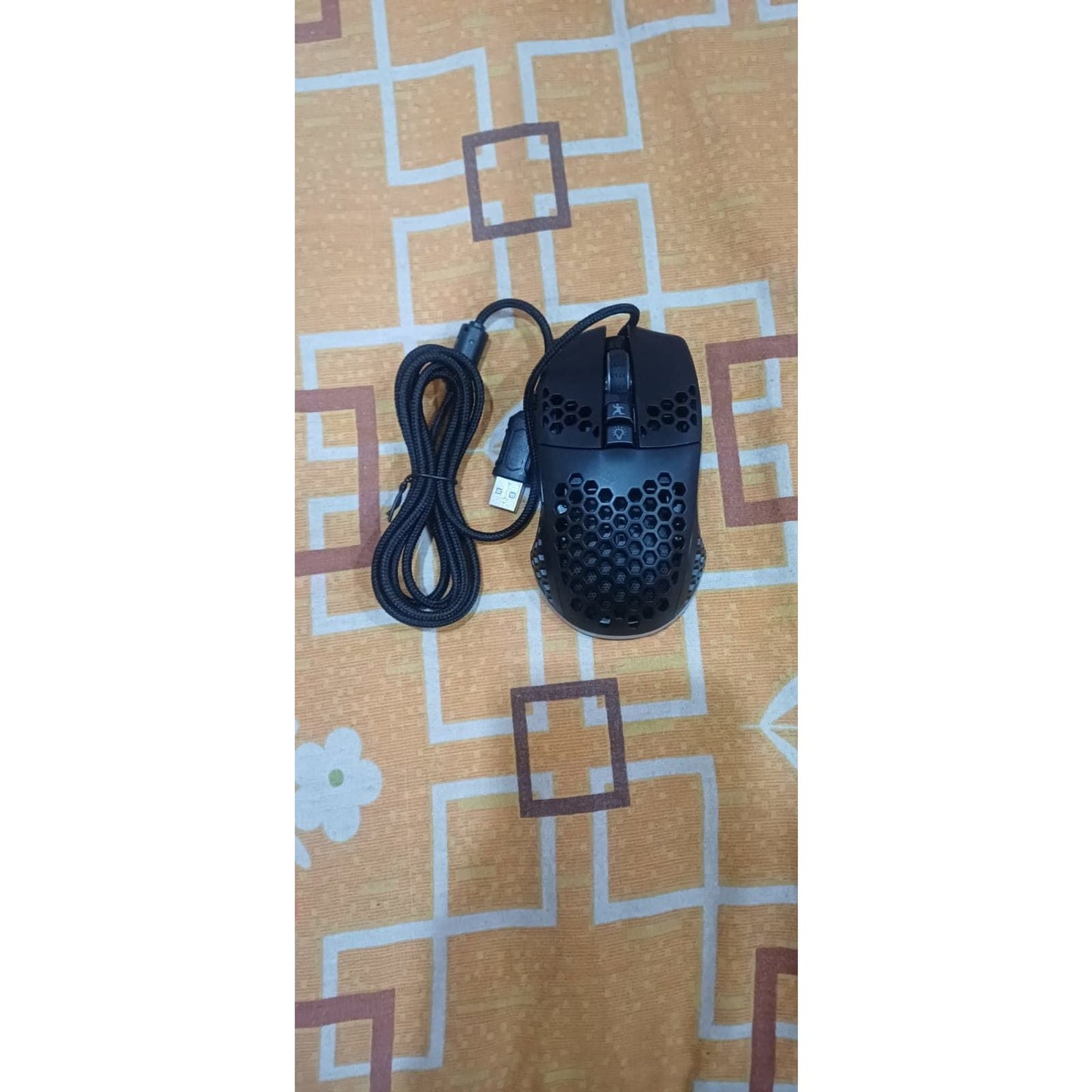 SOLAKAKA RGB with Honeycomb Shell Adjustable 12800 DPI 7 Programmable Buttons Lightweight Gaming Used Mouse