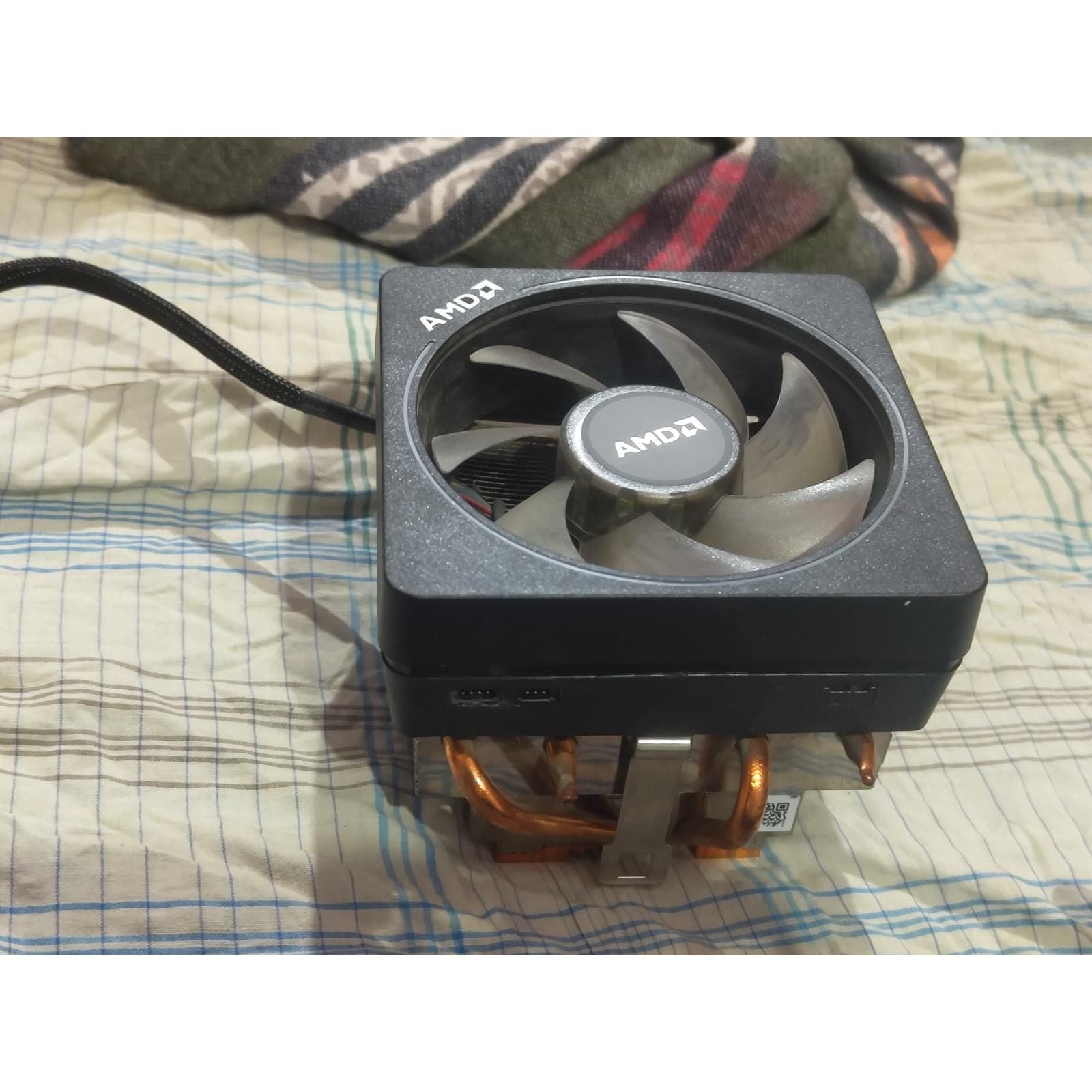 Buy the AMD Ryzen 7 3700X 8 Core 16 Threads + Gigabyte X570 Aorus