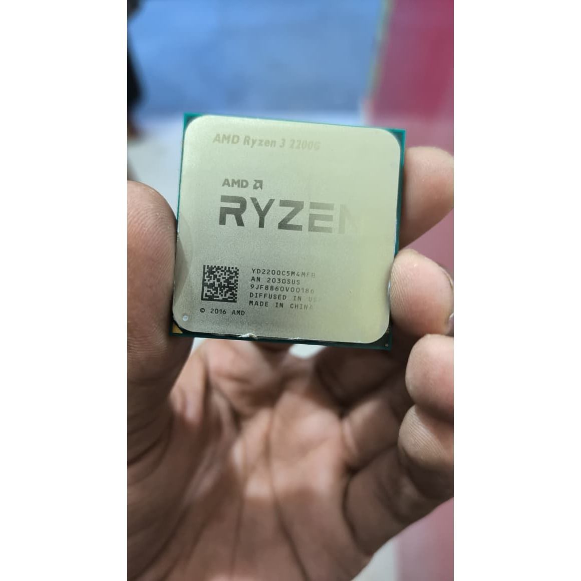 AMD Ryzen 3 2200g 4 Core 4 threads 3.50Ghz with Radeon Vega 8 Graphics Used CPU