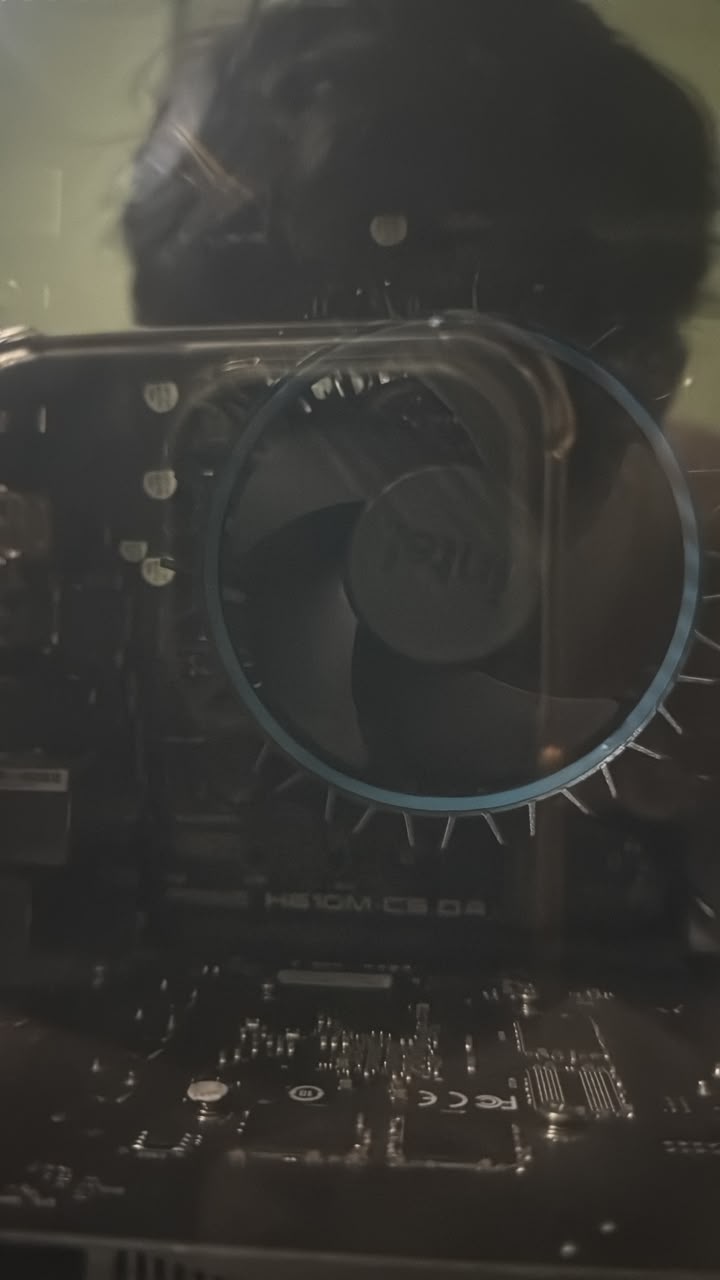 Intel Core i7-14700F Desktop Processor PGA LGA1700 20 Cores (8 P-Cores + 12 E-Cores) Up to 5.4 Ghz Used CPU